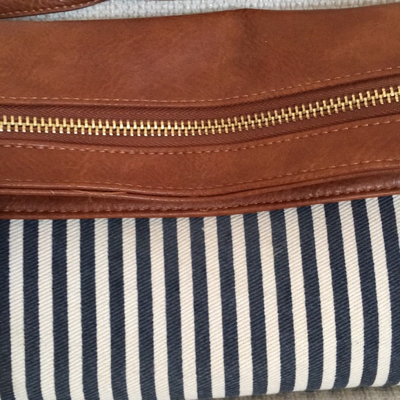 Handbag - Picture 2 of 3